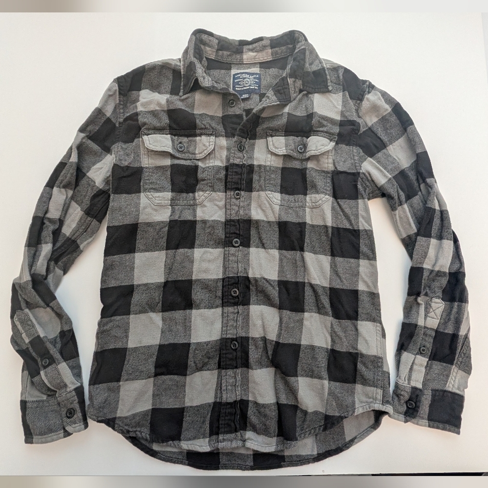 Men's American Eagle Flannel Black And Gray Button Down Shirt Size Medium